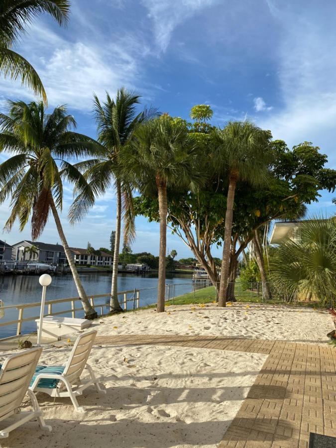 Hideaway Waterfront Resort كيب كورال المظهر الخارجي الصورة