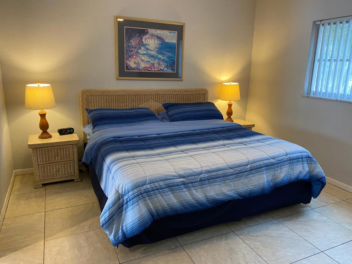 Hideaway Waterfront Resort كيب كورال المظهر الخارجي الصورة