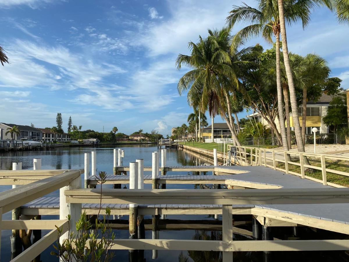 Hideaway Waterfront Resort كيب كورال المظهر الخارجي الصورة