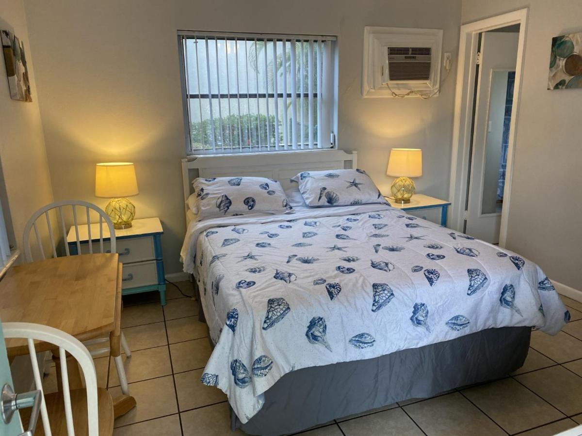 Hideaway Waterfront Resort كيب كورال المظهر الخارجي الصورة