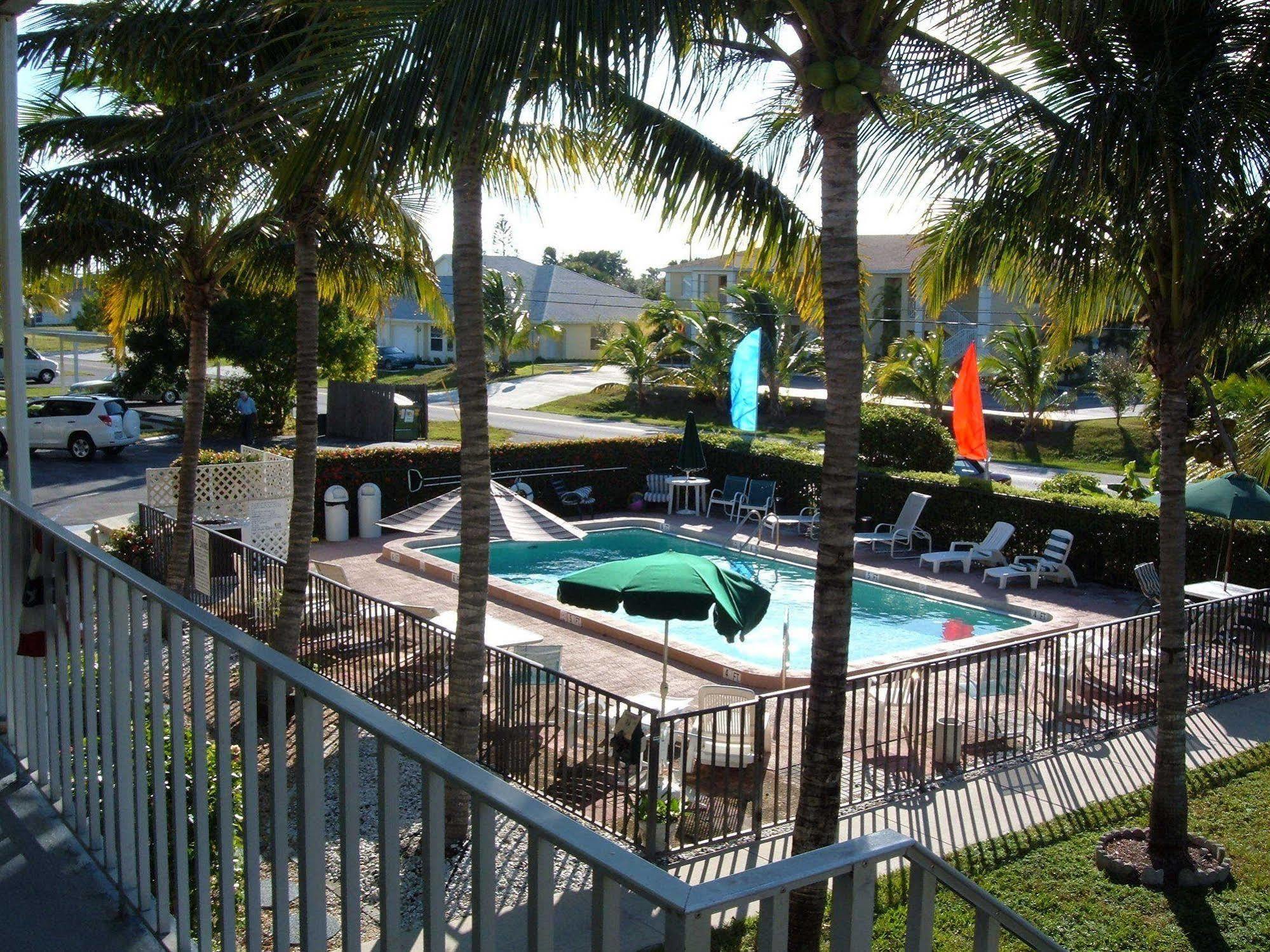 Hideaway Waterfront Resort كيب كورال المظهر الخارجي الصورة