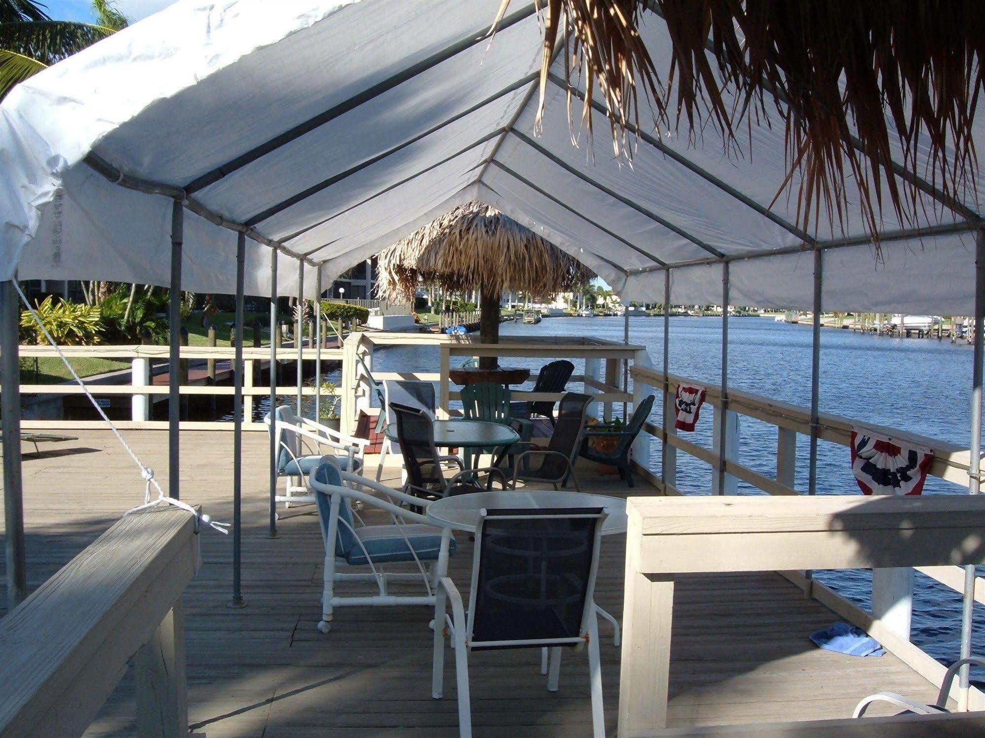 Hideaway Waterfront Resort كيب كورال المظهر الخارجي الصورة