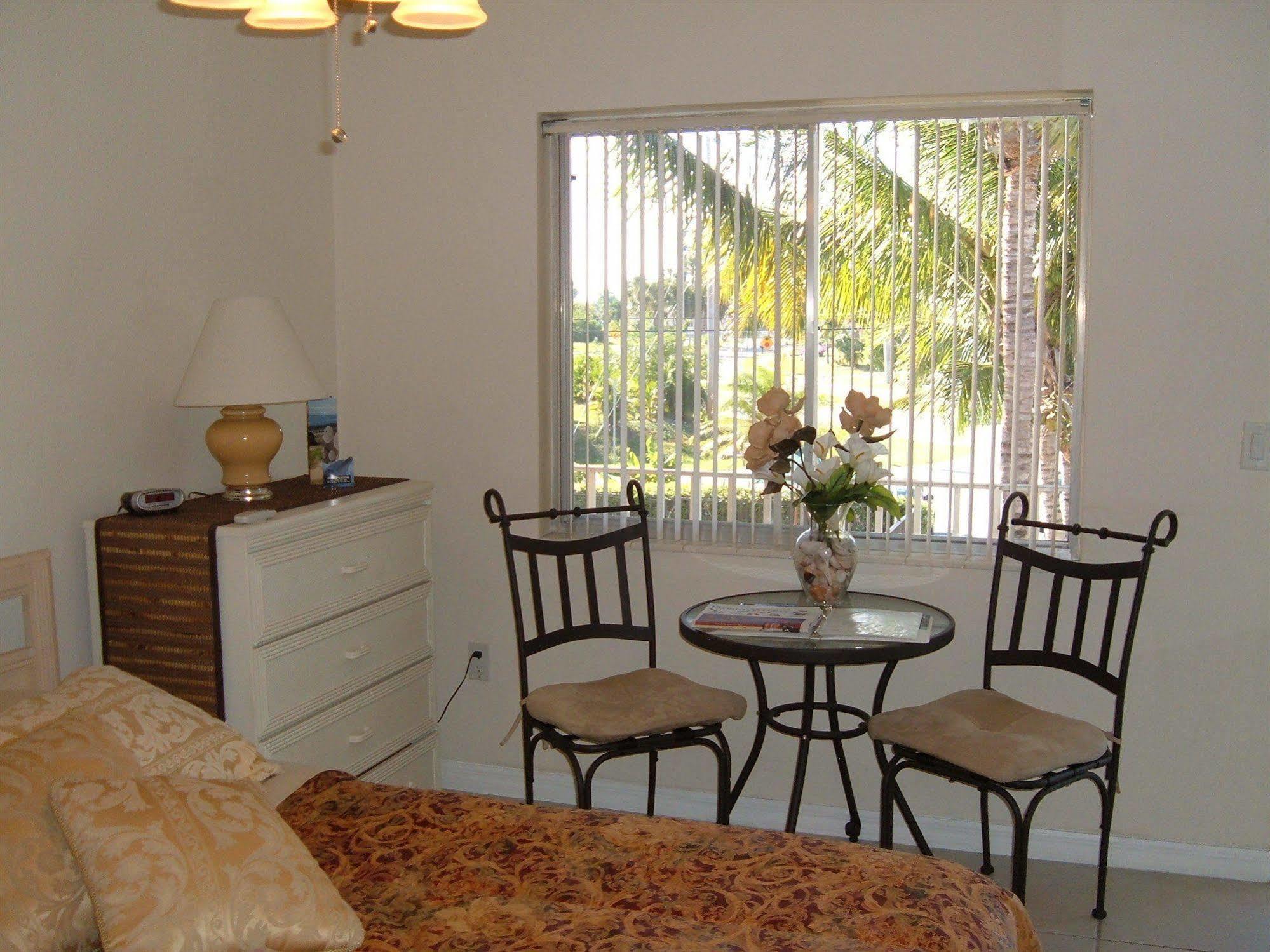 Hideaway Waterfront Resort كيب كورال المظهر الخارجي الصورة