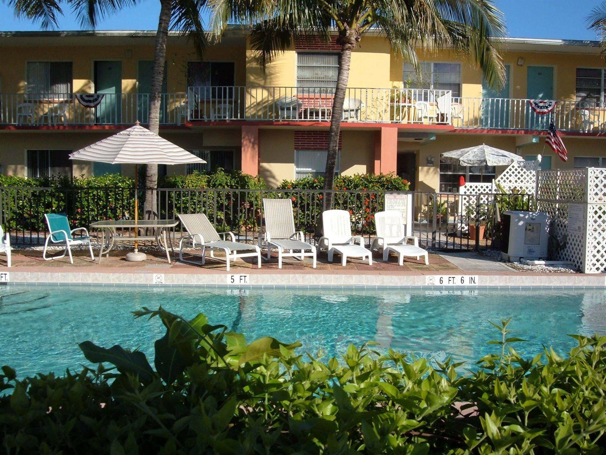 Hideaway Waterfront Resort كيب كورال المظهر الخارجي الصورة