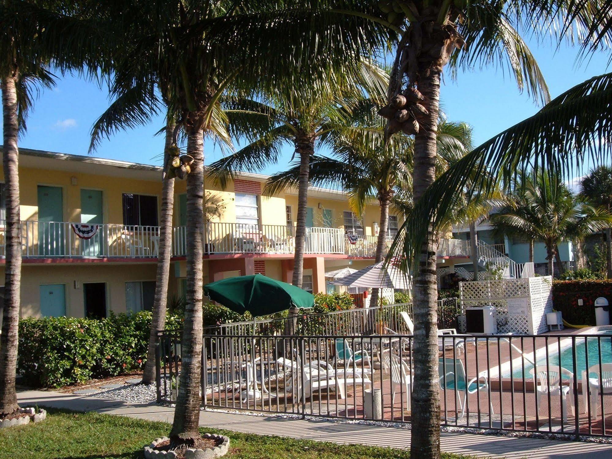Hideaway Waterfront Resort كيب كورال المظهر الخارجي الصورة