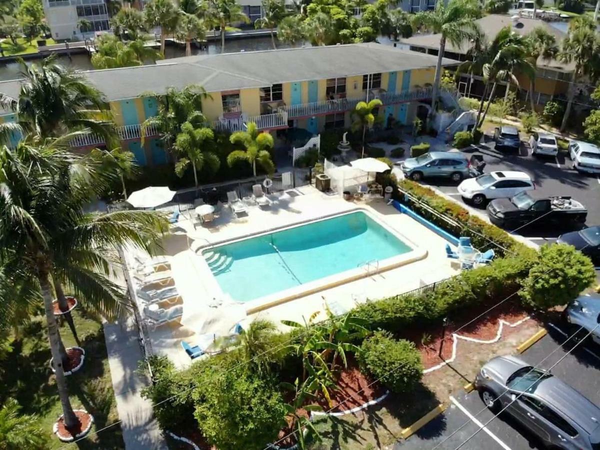 Hideaway Waterfront Resort كيب كورال المظهر الخارجي الصورة
